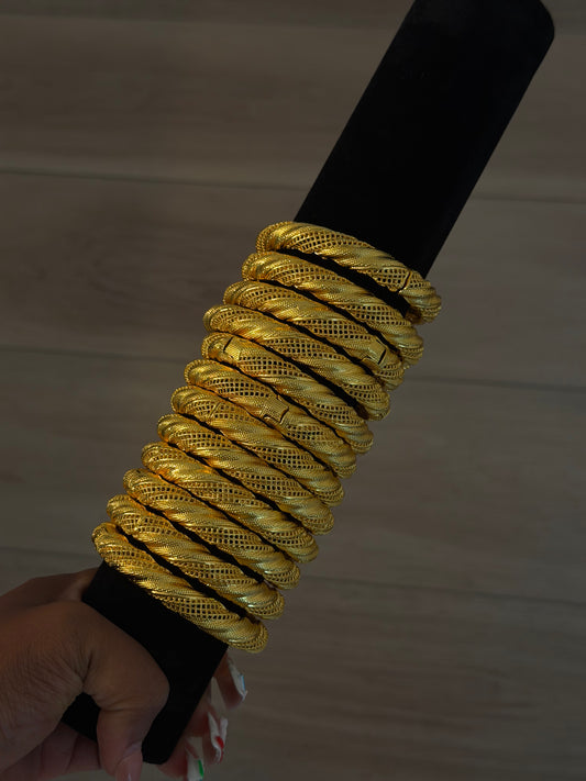 Twisted mama bangle